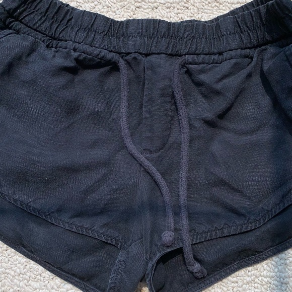 Aritzia Shorts - Picture 2 of 4